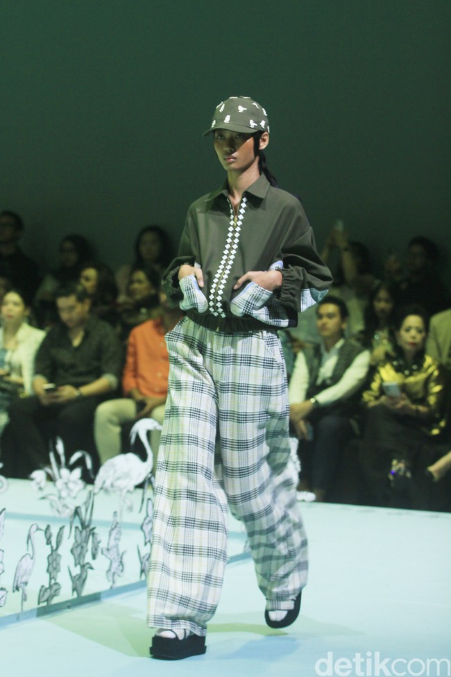 Fashion show Studio 133 Biyan Spring/Summer 2025 di Intercontinental Hotel, Pondok Indah, Senin [28/10/2024]. Menampilkan 110 busana, Biyan menceritakan tentang keseimbangan dalam kehidupan melalui koleksi terbarunya ini. Foto: Mohammad Abduh/detikcom.