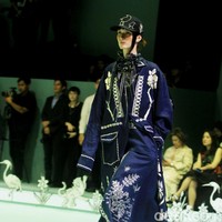 Fashion show Studio 133 Biyan Spring/Summer 2025 di Intercontinental Hotel, Pondok Indah, Senin [28/10/2024]. Menampilkan 110 busana, Biyan menceritakan tentang keseimbangan dalam kehidupan melalui koleksi terbarunya ini. Foto: Mohammad Abduh/detikcom.