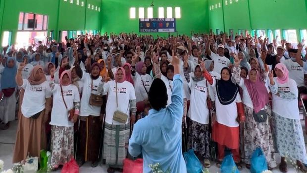 Konsolidasi akbar relawan Ahmad Luthfi dan Taj Yasin di Gedung pertemuan Nujaba, Mojosongo, Boyolali. Kamis (31/10/2024).