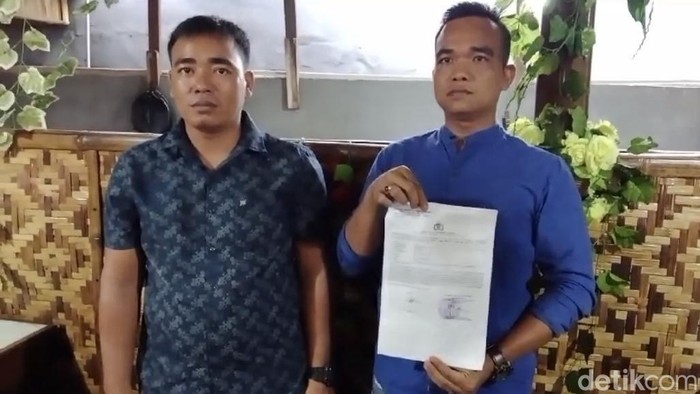 Korban Arias (kemeja biru) menjadi korban pemukulan saat kericuhan saat acara debat perdana Pilbup Muratara
