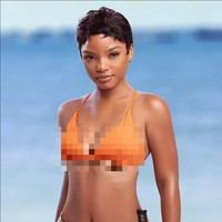 Aktris Halle Bailey menirukan gaya seniornya yang memiliki nama mirip dengannya Halle Berry. Bailey tampil memakai bikini oranye seperti Berry dalam film James Bond, Die Another Day yang dirilis pada 2002. Foto: Instagram