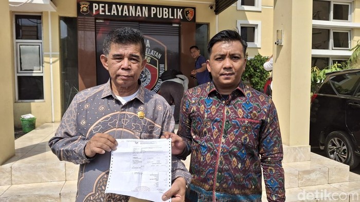 Kuasa hukum korban Albukhori saat mendatangi Mapolda Sumsel