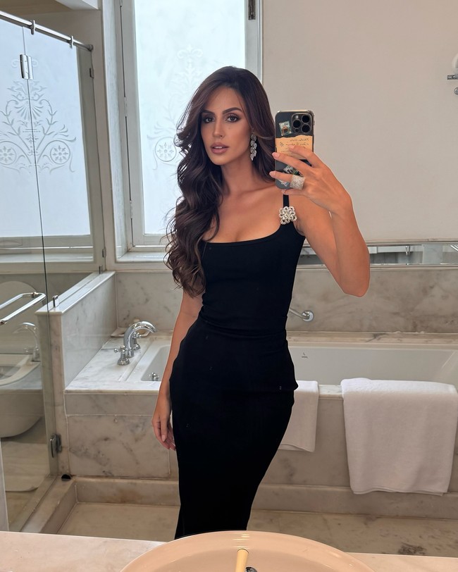 Bukan hanya karena saling follow, hubungan mereka juga bikin curiga karena Aryan yang berencana mengikuti jejak ayahnya di bidang perfilman juga mengikuti akun-akun dari keluarga Larissa. Foto: Instagram @larissabonesi