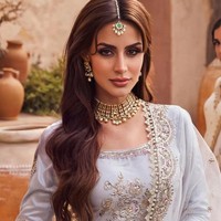 Larissa sendiri cukup dikenal di industri hiburan India. Berawal dari model, Larissa kini sukses menjajal karier sebagai aktris Bollywood. Wanita itu telah tampil di sejumlah film berbahasa Hindi dan Telugu, termasuk ‘Go Goa Gone’, ‘Penthouse’ dan ‘Thikka’. Foto: Instagram @larissabonesi