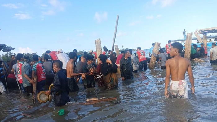 Jembatan di Pulau Hatta, Kecamatan Kepulauan Banda, tiba-tiba ambruk pada Rabu (30/10) sekitar pukul 16.30 WIT.