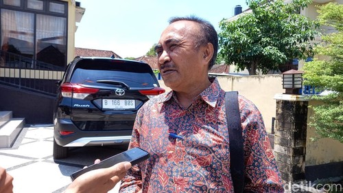 Mantan Kadis PUPR NTB Ridwan Syah menghadiri pemeriksaan penyidik di Polresta Mataram, Kamis siang (31/10/2024).