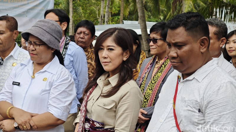 Menkomdigi Meutya Hafid blusukan cek sinyal internet di pelosok Nusa Tenggara Timur (NTT).