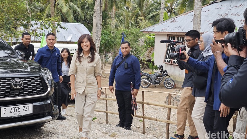 Menkomdigi Meutya Hafid blusukan cek sinyal internet di pelosok Nusa Tenggara Timur (NTT).