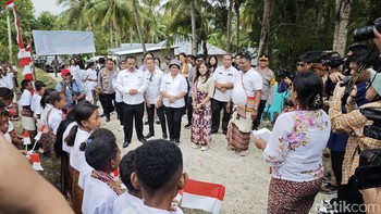SMP Negeri 6 Amarasi jadi lokasi kunjungan kerja perdana Menkomdigi Meutya Hafid. Meski berjarak tiga jam berjalanan darat dari Kota Kupang, di sini susah sinyal internet. Foto: Agus Tri Haryanto/detikINET