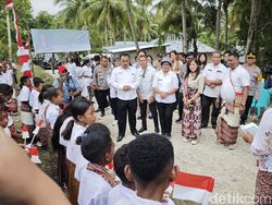 Menkomdigi Meutya Hafid Blusukan Cek Sinyal Internet di Pelosok NTT