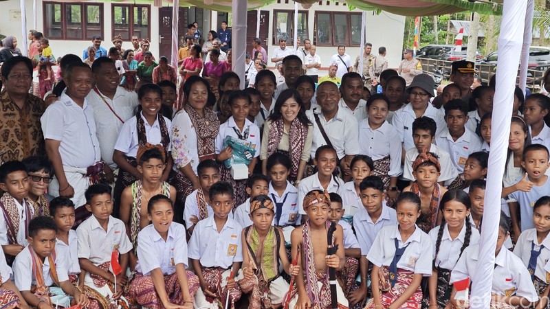 Menkomdigi Meutya Hafid blusukan cek sinyal internet di pelosok Nusa Tenggara Timur (NTT).