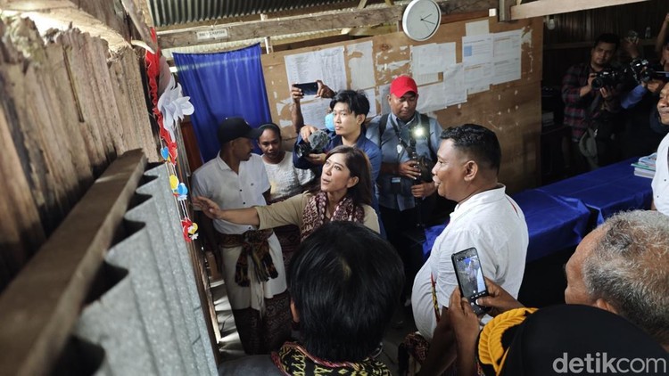 Menkomdigi Meutya Hafid blusukan cek sinyal internet di pelosok Nusa Tenggara Timur (NTT).