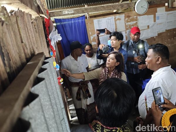 Menkomdigi Meutya Hafid Blusukan Cek Sinyal Internet di Pelosok NTT