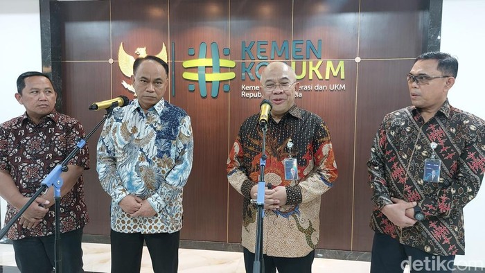 Menkop dan Kepala Bulog