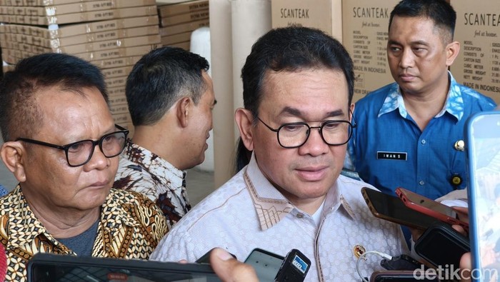 Menteri Perdagangan (Mendag) Budi Santoso, saat ditemui awak media di PT Mulya Abadi Indocarpentry Kecamatan Bendosari, Kabupaten Sukoharjo, Kamis (31/10/2024).