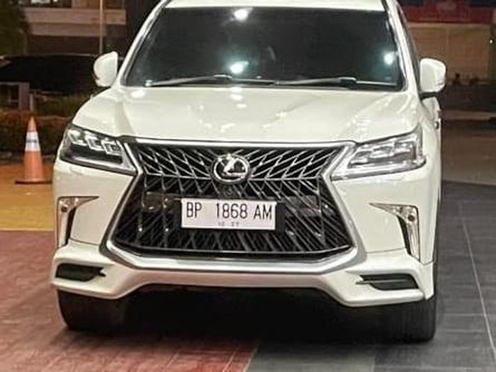 Mobil milik Amsakar yang menggunakan pelat palsu