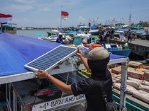 Potret Nelayan Manfaatkan PLTS untuk Melaut