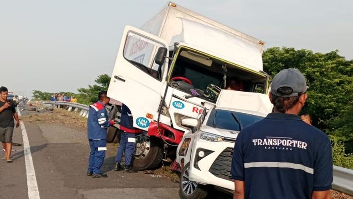 Penampakan kendaraan yang terlibat kecelakaan di Tol Pemalang KM 315, Kamis (31/10/2024).