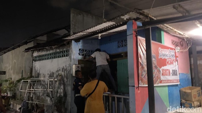 Suasana evakuasi mayat pria asal Kelurahan Rejosari, Kecamatan Semarang Timur, Kamis (31/10/2024).