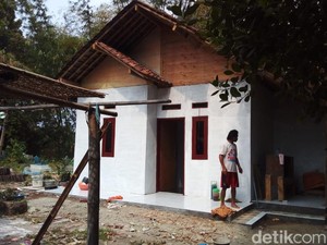Gubuk Reyot Eye di Desa Karamat Kini Berganti Bangunan Kokoh