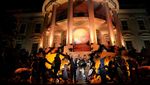 Potret Jill Biden Berkostum Panda Rayakan Halloween di Gedung Putih