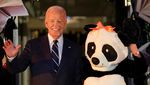 Potret Jill Biden Berkostum Panda Rayakan Halloween di Gedung Putih