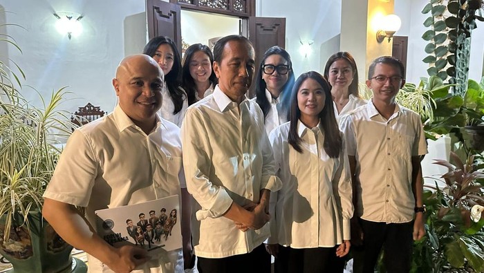 Presiden ke-7 Joko Widodo (Jokowi) menerima kunjungan Forum Bersama Ibu Kota Nusantara (Forsa IKN) di kediamananya di Solo (Foto: Dok. Istimewa)