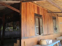 Potret Rumah Adat Sunda di Tengah Kota Bekasi, Terbuat dari Kayu Nangka