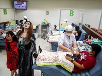 Momen Unik Pusat Darah Nasional Thailand Ikut Rayakan Halloween