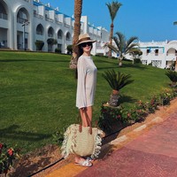 Pada Desember 2020 lalu Sabina sempat memamerkan foto pernikahannya dengan produser film komedi di Kazakhstan, Sayat Salmanuly. Namun Sabina sendiri tak banyak mengumbar kehidupan pribadinya di media sosial. Foto: Instagram/@altynbekova_20