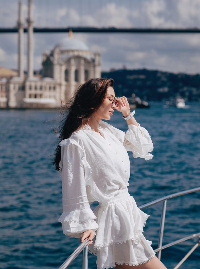 Lahir pada 5 November 1996, saat ini Sabina berusia 28 tahun. Ia memiliki tinggi badan 182 cm dan berposisi sebagai outside hitter. Sabina juga tak hanya pernah bermain di Kazakhstan, melainkan juga Jepang dan Liga Voli Uni Emirat Arab. Foto: Instagram/@altynbekova_20