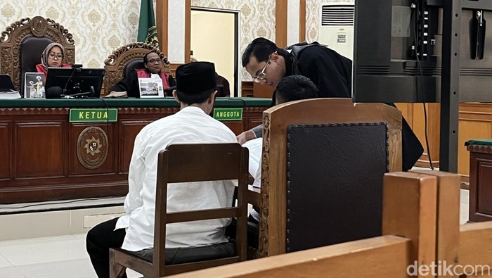 Sidang tuntutan dua pria asal Lumayang dalam perkara kepemilikan pil koplo di PN Denpasar, Kamis (31/10/2024).