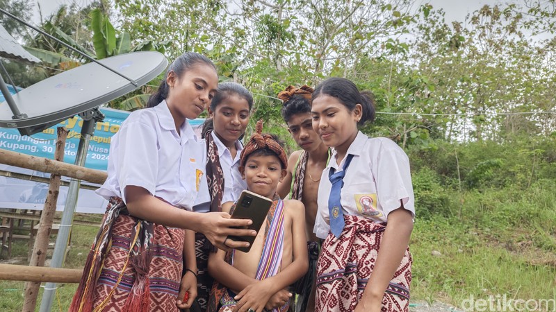 Pemerintah Prabowo-Gibran menjanjikan pemerataan akses internet, khususnya di pelosok tanah air.