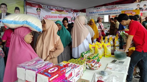 Suasana kegiatan pangan murah di Desa Kekeri, Lombok Barat, NTB, Kamis (31/10/2024). (Nathea Citra/detikBali)