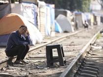 Tenda Migran Penuhi Bantaran Rel Kereta di Meksiko