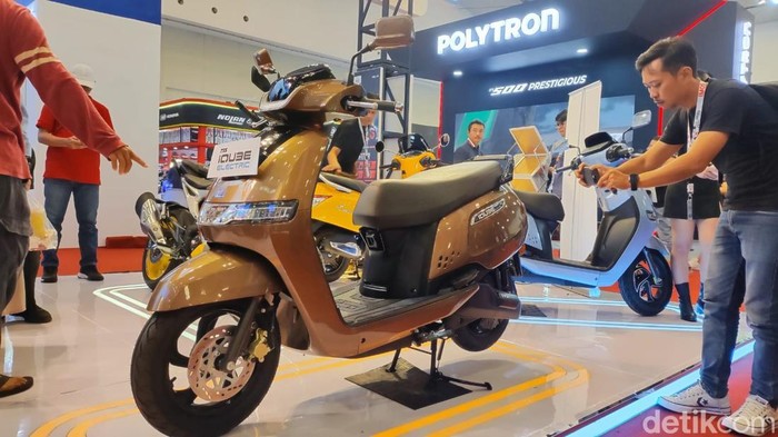 TVS iQube Standard di IMOS 2024.