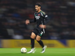 Van Dijk Akui Tak Sehebat Saliba
