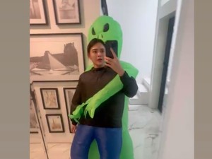 Gaya Kocak Amanda Manopo Pakai Kostum Balon, Digendong Alien - Digigit Buaya