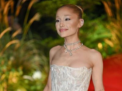 7 Foto Ariana Grande Terbaru Bikin Fans Khawatir, Disebut Makin Kurus