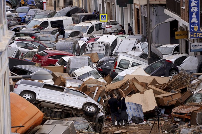 Vehicles are seen piled up after being swept away by floods in Valencia, Spain, Thursday, Oct. 31, 2024. (AP Photo/Alberto Saiz)
