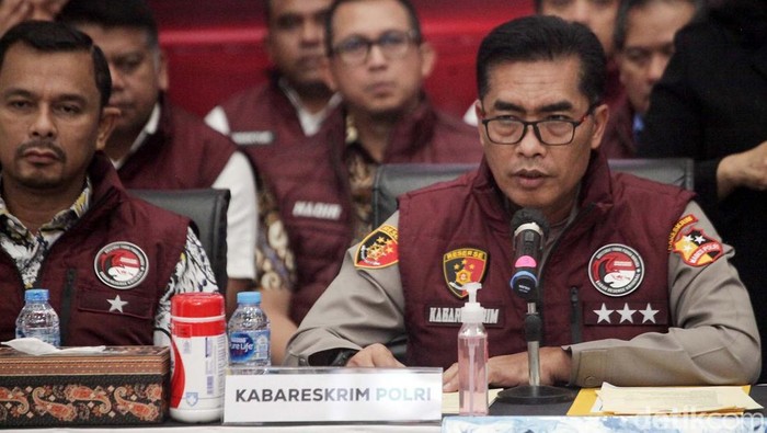 Bareskrim Polri mengungkap 80 kasus peredaran gelap narkoba sepanjang September-Oktober 2024. Sebanyak 136 pelaku ditangkap dalam pengungkapan ini.