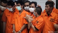 Sebanyak 136 pelaku diamankan dalam pengungkapan ini. Adapun jaringan narkoba yang berhasil diungkap di antaranya jaringan yang dikendalikan oleh gembong narkoba Fredy Pratama, jaringan HS, dan jaringan H.