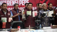 Kabareskrim Polri Komjen Wahyu Widada memberikan keterangan pers pengungkapan 80 kasus narkoba di Mabes Polri, Jakarta, Jumat (1/11/2024).