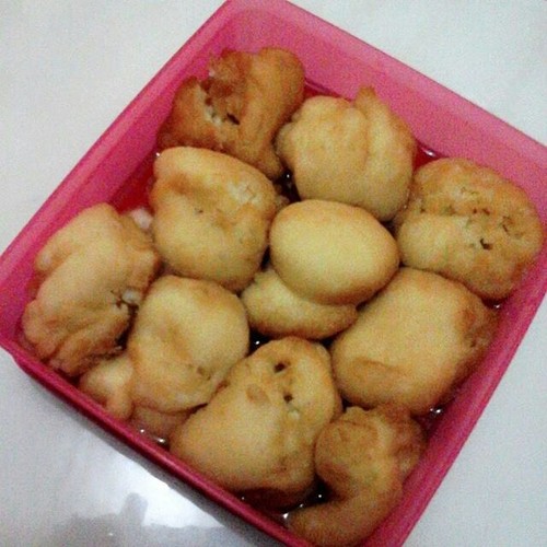 Batu Kumung merupakan kue khas Sumbawa. (budaya-indonesia.org)