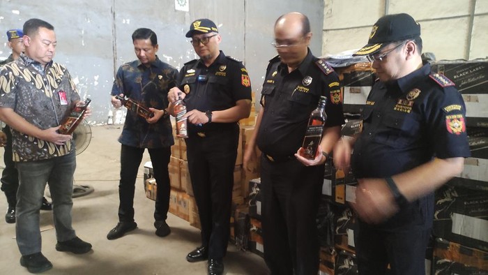 bea cukai ungkap minuman alkohol tanpa pita cukai