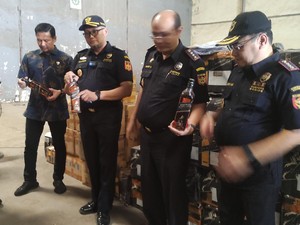 2.940 Karton Minumal Alkohol Ilegal Senilai Rp 17,6 M Diamankan di Jatim
