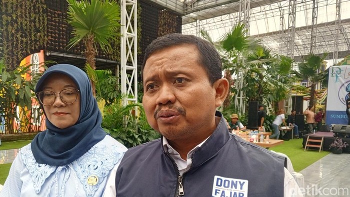 Cabup nomor urut 2 Dony Ahmad Munir.