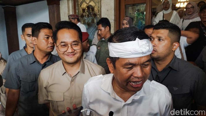 Cawawalkot Cimahi Adhitia Yudistira tengah mendampingi Cagub Jabar Dedi Mulyadi