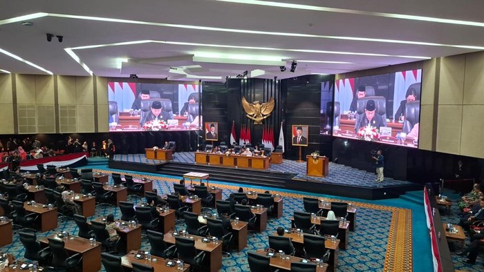 DPRD DKI Jakarta menggelar rapat paripurna penandatanganan memorandum of understanding (MoU) Rancangan Kebijakan Umum APBD serta Rancangan Prioritas dan Plafon Anggaran Sementara APBD Provinsi DKI Jakarta Tahun Anggaran 2025,  Jumat (1/11/2024).