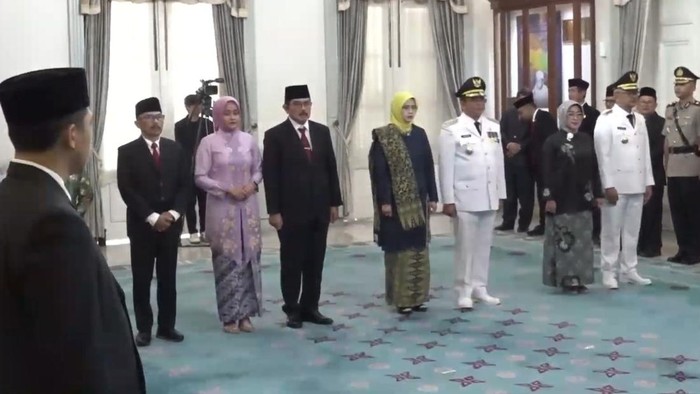 Dua Penjabat (Pj) Bupati di Jawa Barat diberhentikan.